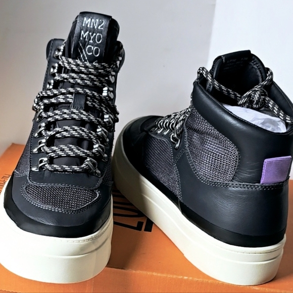 Miz Mooz Shoes - Miz Mooz Alpyne women's sports shoes, size 6.0, dark blue, leather.